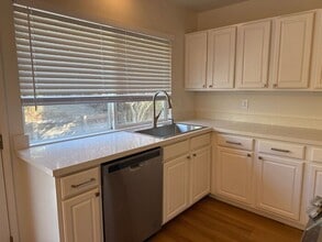 162 Michele Cir in Novato, CA - Building Photo - Building Photo