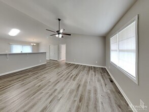 868 Loch Lomond Cir in Concord, NC - Building Photo - Building Photo