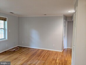 1407 E Abingdon Dr in Alexandria, VA - Building Photo - Building Photo