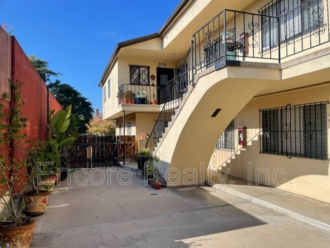 property at 1/2 30th St