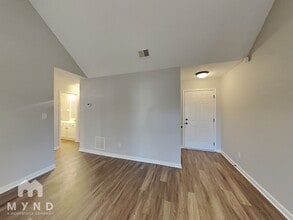 1041 Spanish Trail Ln in Cordova, TN - Foto de edificio - Building Photo