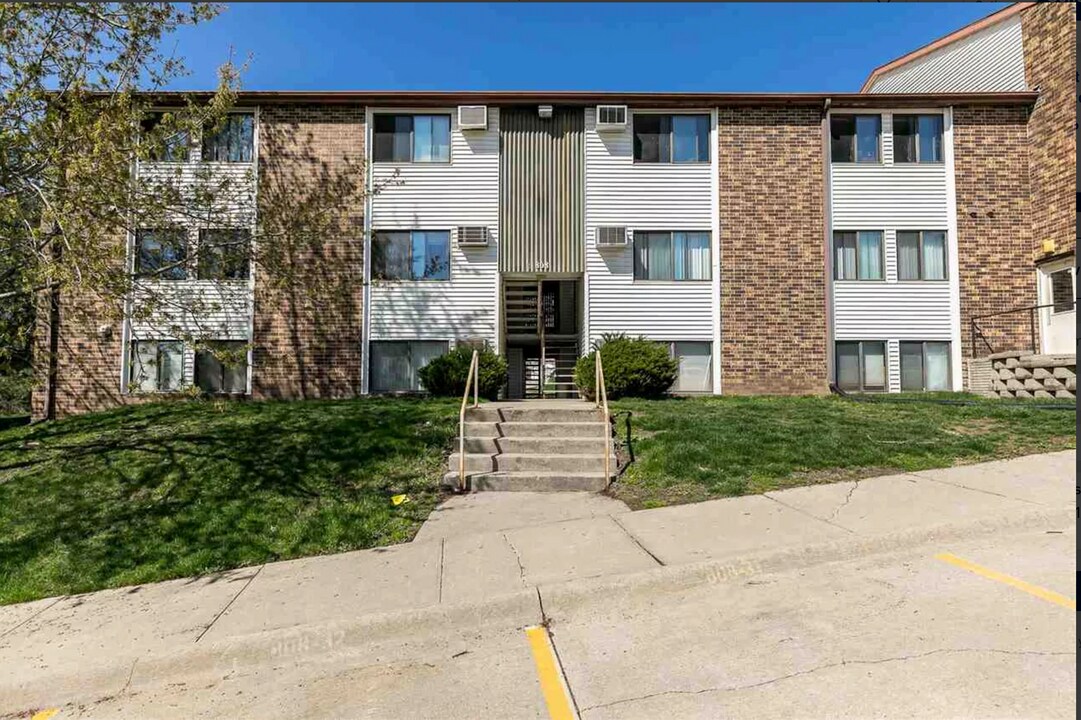 808 Benton Dr, Unit 23 in Iowa City, IA - Foto de edificio