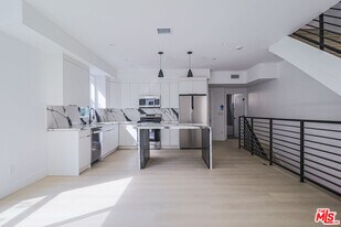 11814 Gilmore St in Los Angeles, CA - Building Photo