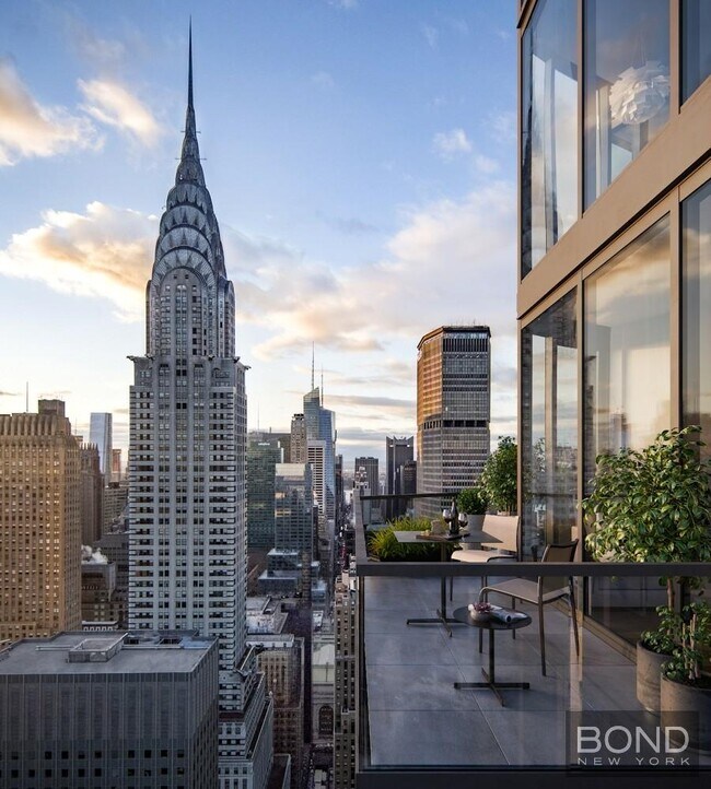 222 E 44th St in New York, NY - Building Photo - Building Photo