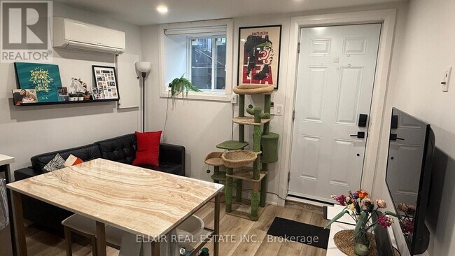 147 Lansdowne Ave in Toronto, ON - Building Photo - Building Photo