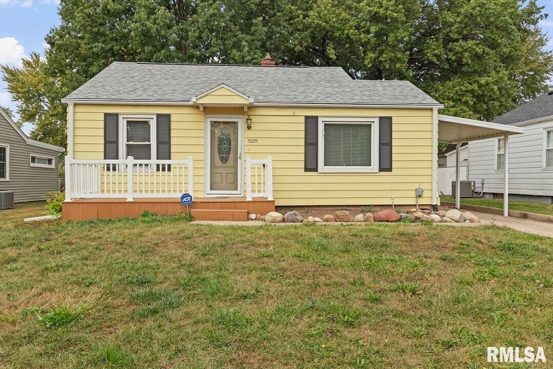 5029 North Best Street in Peoria Heights, IL - Building Photo