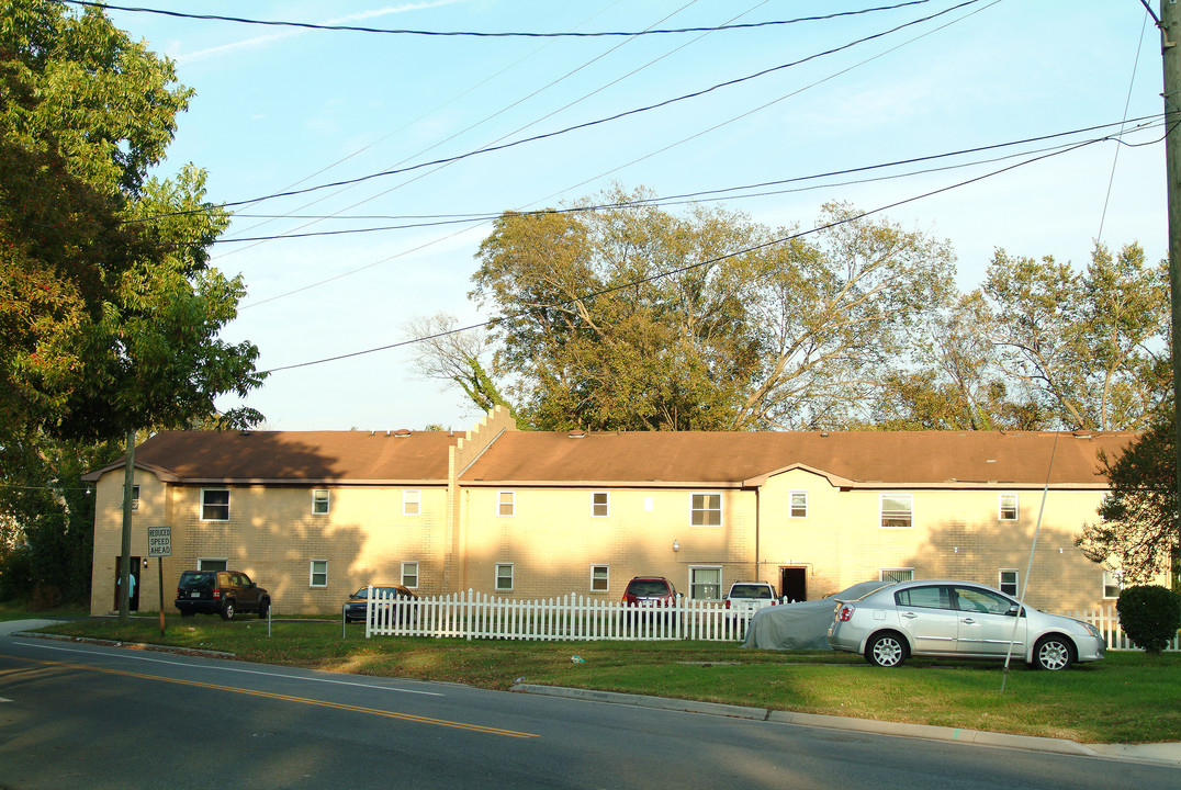 1605 Deep Creek Blvd in Portsmouth, VA - Building Photo