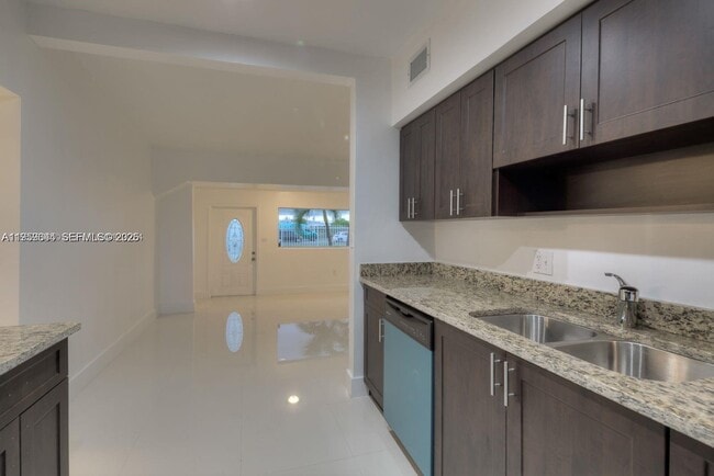 2260 Service Rd in Opa Locka, FL - Building Photo - Building Photo