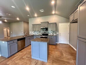 5021 Olivia Ln in Wichita Falls, TX - Foto de edificio - Building Photo