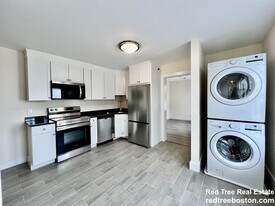 13 Dalby St, Unit 2 in Newton, MA - Building Photo