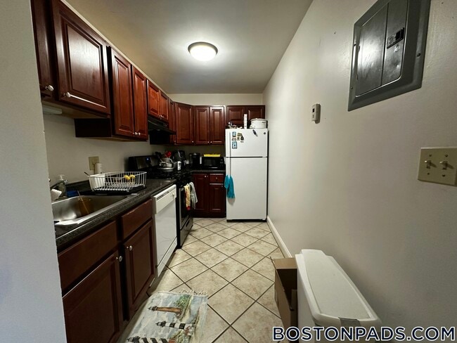140 Kenrick St, Unit 4 in Boston, MA - Building Photo - Building Photo