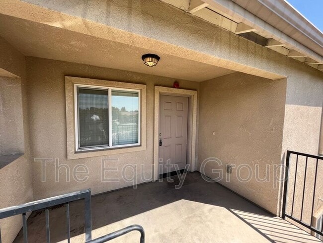 2133 W Lark Ave in Visalia, CA - Building Photo - Building Photo