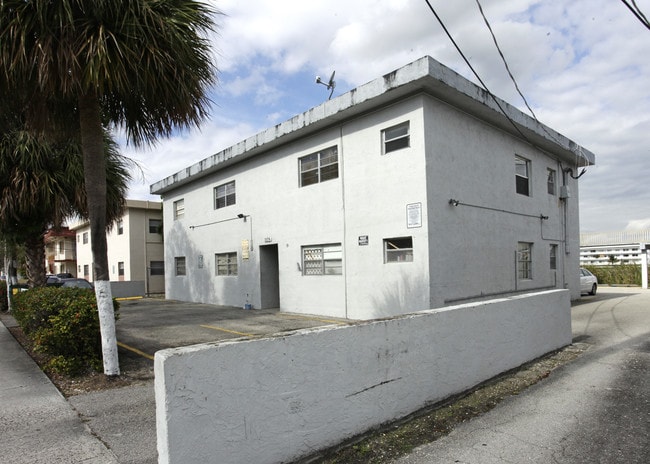 1105 W 71st Pl in Hialeah, FL - Building Photo - Building Photo