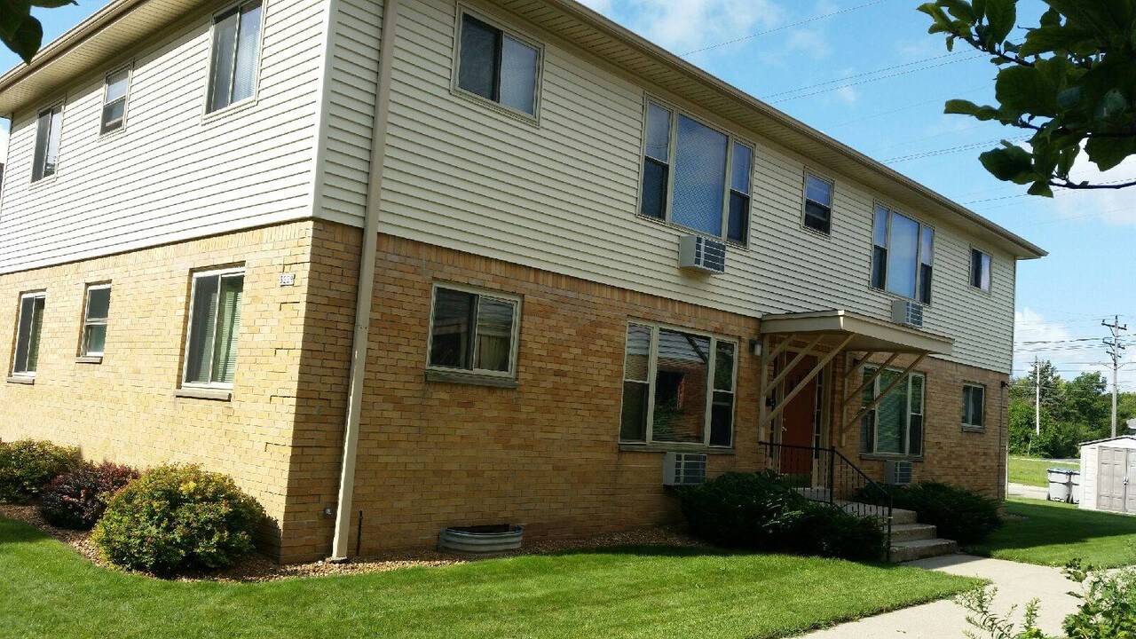 3229 S 99th St in Milwaukee, WI - Foto de edificio