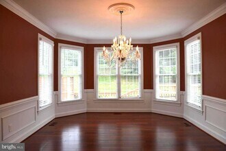 9706 Middleton Ridge Rd in Vienna, VA - Building Photo - Building Photo