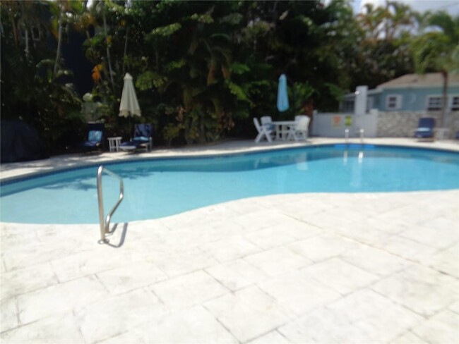 57 NE 24th St, Unit 63 in Wilton Manors, FL - Building Photo - Building Photo