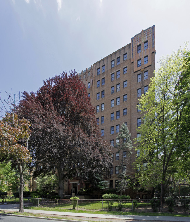 West Colonial Apartments in East Orange, NJ - Building Photo - Building Photo