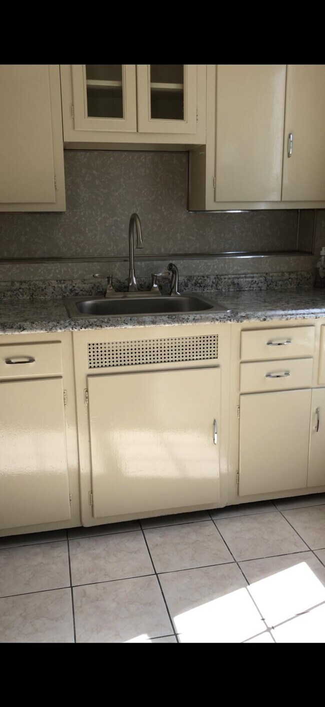 119 Bremond St, Unit First Floor in Belleville, NJ - Foto de edificio - Building Photo