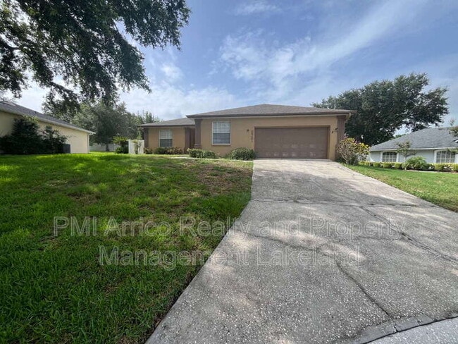 5721 Manchester Dr W in Lakeland, FL - Building Photo - Building Photo