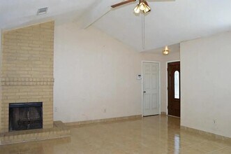 13115 Pebblewalk Cir S in Houston, TX - Foto de edificio - Building Photo
