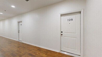 206 N Main St, Unit 128 in Bryan, TX - Building Photo - Building Photo