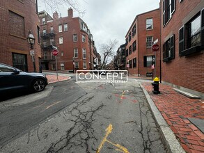 62 W Cedar St in Boston, MA - Building Photo - Building Photo