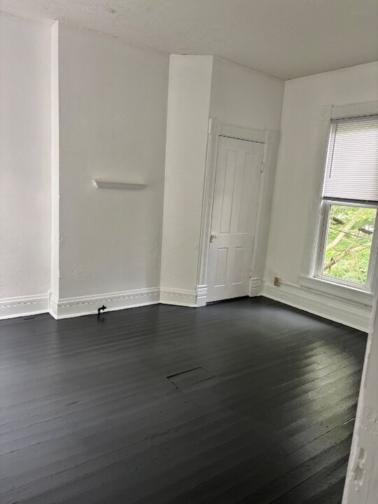 132 Hivling St, Unit 2 in Xenia, OH - Building Photo