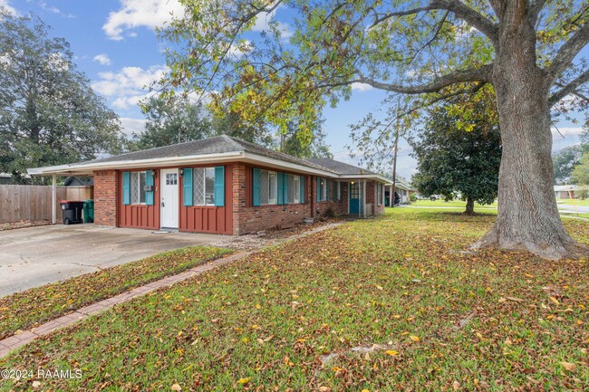 119 Gordon Crockett Dr in Lafayette, LA - Building Photo - Building Photo