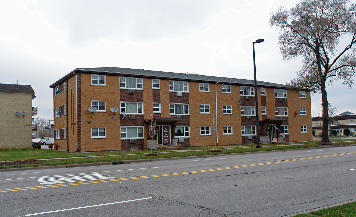 7859 S Rutherford Ave in Burbank, IL - Building Photo