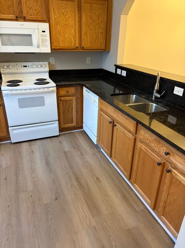 2224 Winthrop Chase Dr in Charlotte, NC - Building Photo - Building Photo