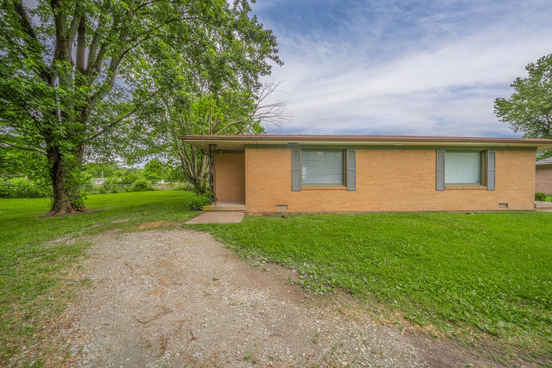 1314 US-36, Unit 1318 in Pendleton, IN - Foto de edificio