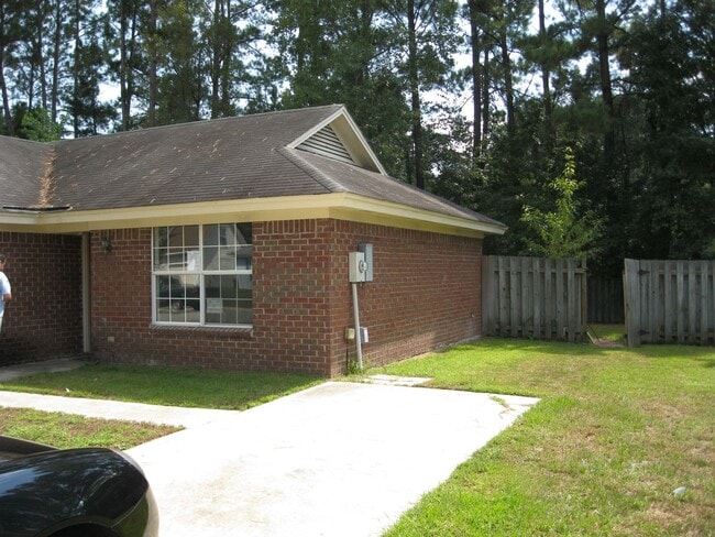 133 Bordeaux Ln in Savannah, GA - Building Photo - Building Photo