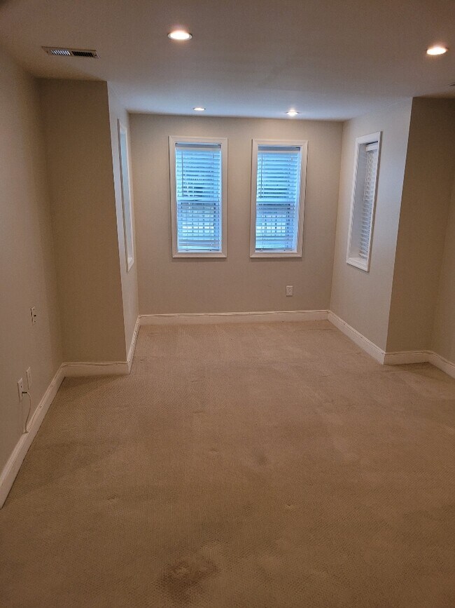 401 Constitution Ave NE in Washington, DC - Building Photo - Building Photo