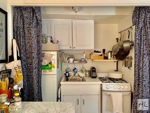 344 W 12th St-Unit -3E in New York, NY - Building Photo - Building Photo