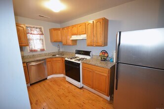 258 Rakoczy Ave in Fairfield, CT - Foto de edificio - Building Photo