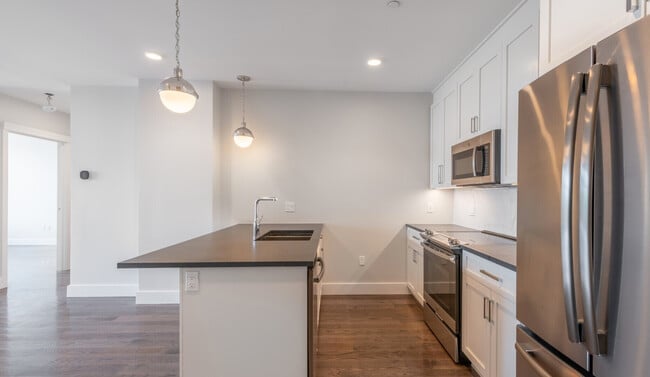 432 McGrath Hwy, Unit 434-413 in Somerville, MA - Building Photo - Building Photo