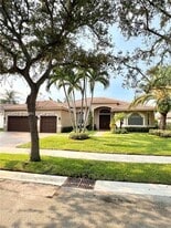 3806 Oak Ridge Cir in Weston, FL - Building Photo