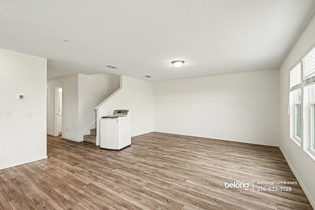 1020 Valerian Dr in Haslet, TX - Foto de edificio - Building Photo