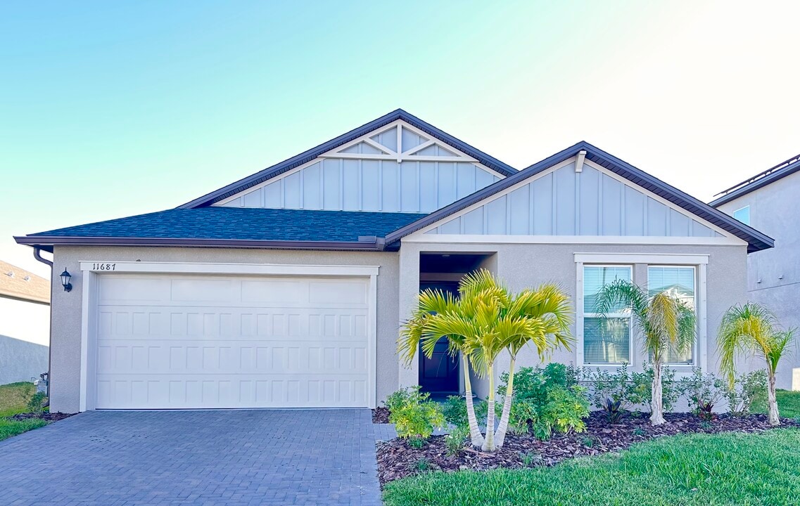 11687 74th Cir E in Palmetto, FL - Foto de edificio