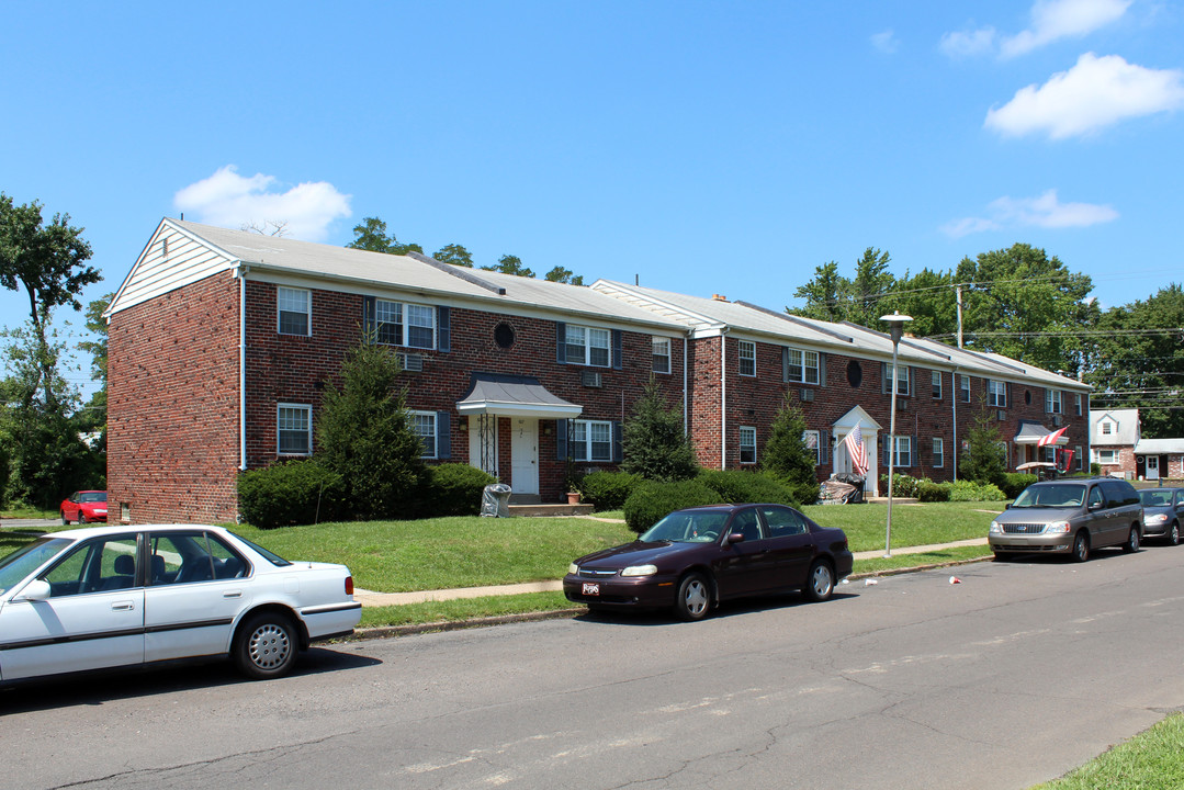 Lincoln Arms in Morrisville, PA - Building Photo