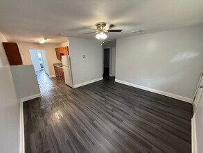 5314 Pine St in Seffner, FL - Building Photo - Building Photo