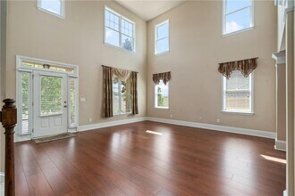 6639 Trail Side Dr in Flowery Branch, GA - Foto de edificio - Building Photo