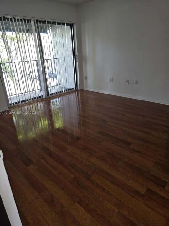 7423 SW 152nd Ave in Miami, FL - Building Photo