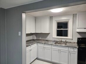 227 Providence St in West Warwick, RI - Foto de edificio - Building Photo