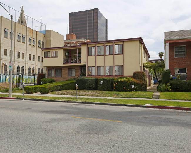 674 S Catalina St in Los Angeles, CA - Building Photo - Building Photo