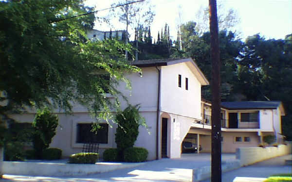 1653 Yosemite Dr in Los Angeles, CA - Foto de edificio