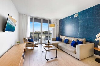 2602 E Hallandale Beach Blvd in Hallandale Beach, FL - Foto de edificio - Building Photo