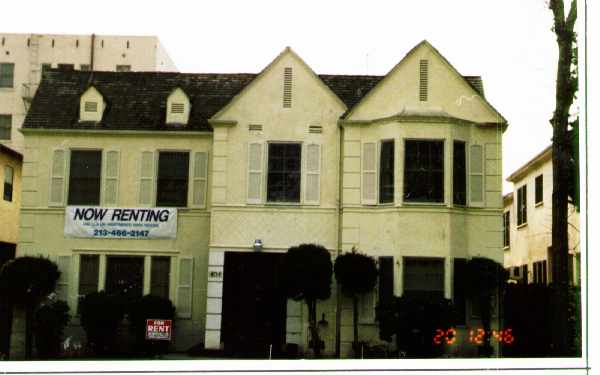 4754 Oakwood Ave in Los Angeles, CA - Building Photo