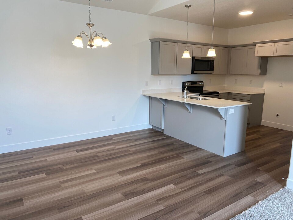 3722 W 1440 N in Eagle Mountain, UT - Building Photo