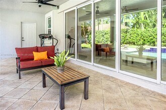 1879 Hidden Trail Ln in Weston, FL - Building Photo - Building Photo